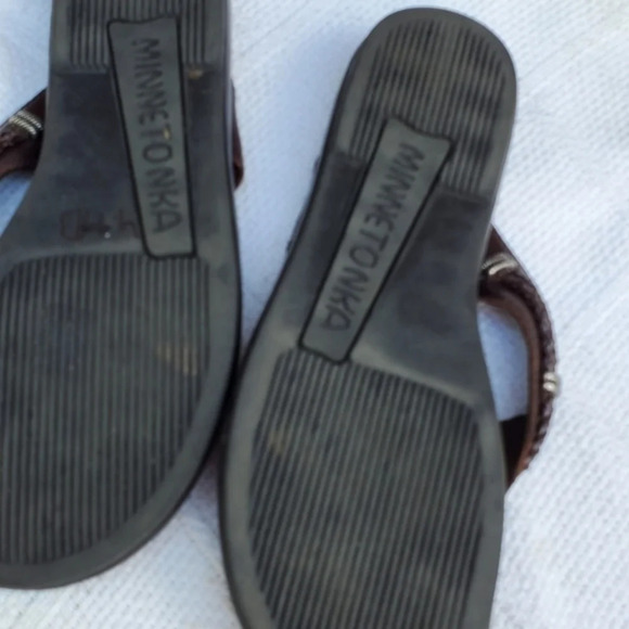 Minnetonka flip flops‎ 10 - Picture 8 of 8